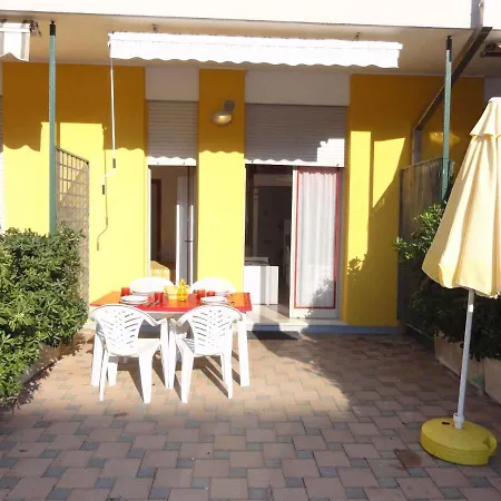 In 38253 Apartment *